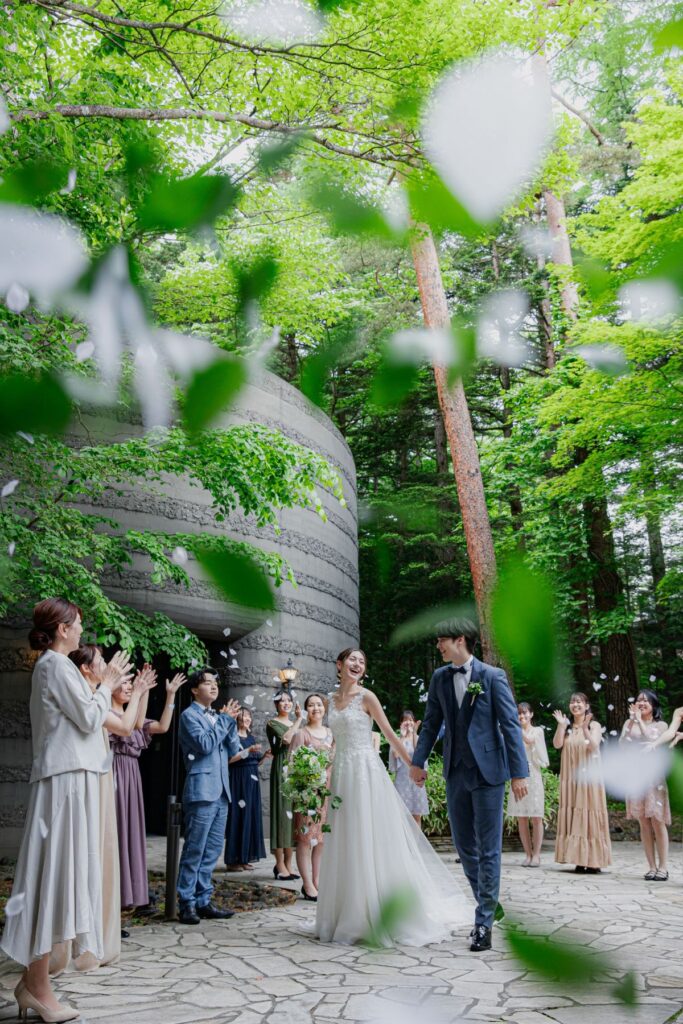 祝福のフラワーシャワー