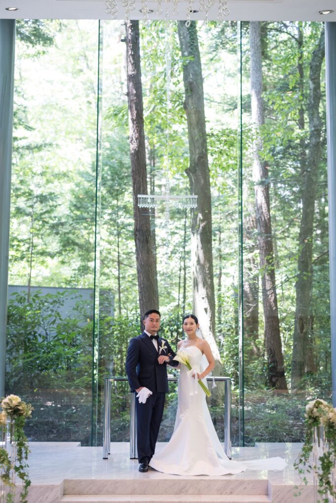 ご両親との絆を感じる教会式。ベールダウン、バージンロード…牧師からの温かなメッセージが、参列者全員の心を深く感動で包み込みます。