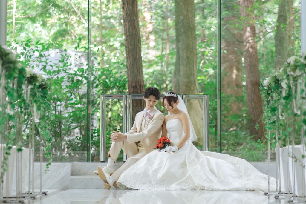 軽井沢での前撮りは四季折々のロケーションを満喫。当日と違う雰囲気のウエディングフォトを残し、結婚の思い出を彩ります。