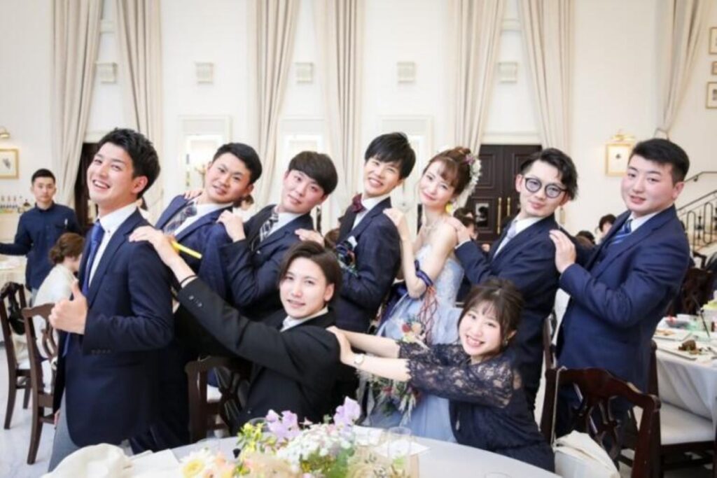 人生の主役は、もちろんおふたり。ドレス姿の花嫁様を隣でエスコートする新郎様にも、最高の輝きを。