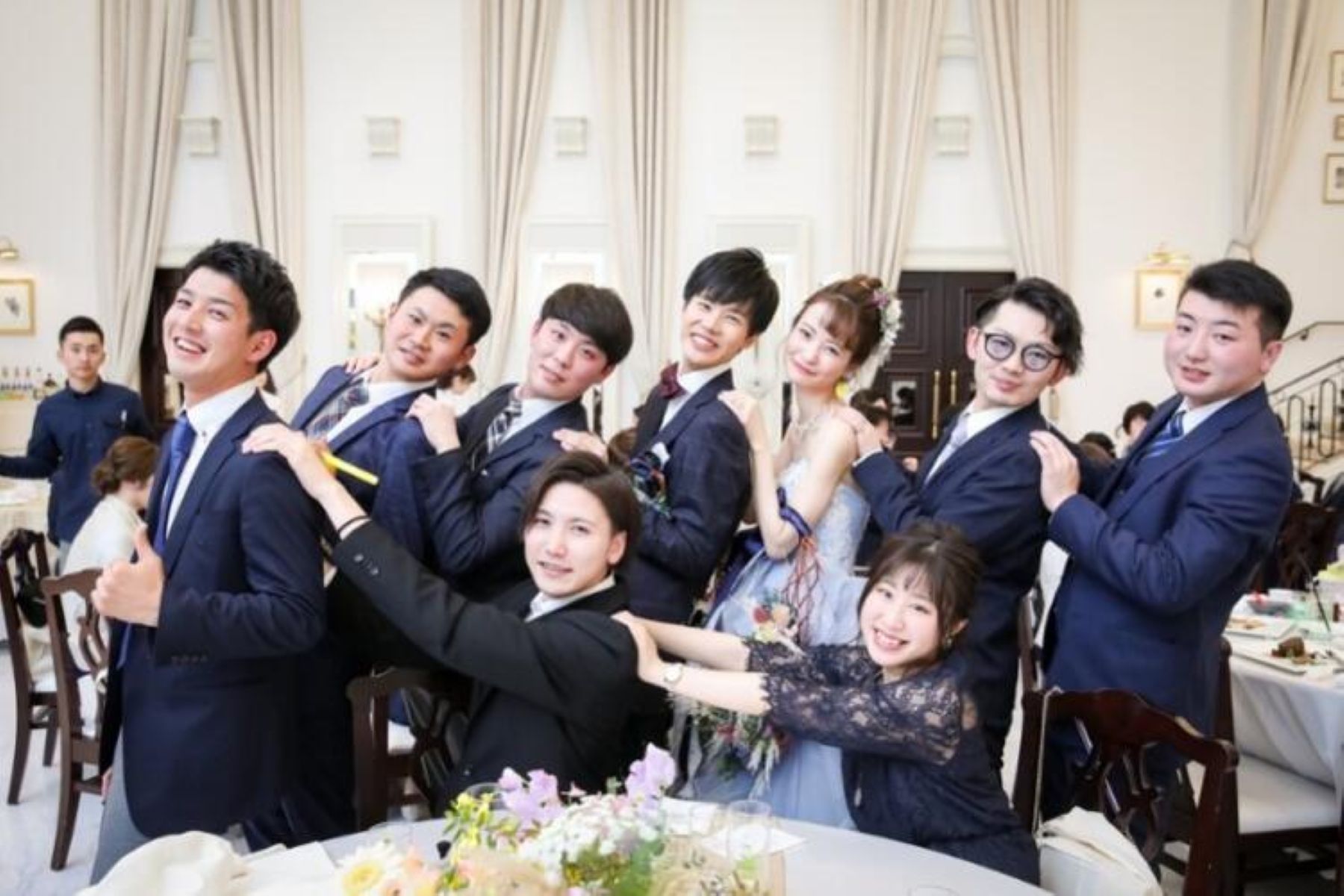 人生の主役は、もちろんおふたり。ドレス姿の花嫁様を隣でエスコートする新郎様にも、最高の輝きを。