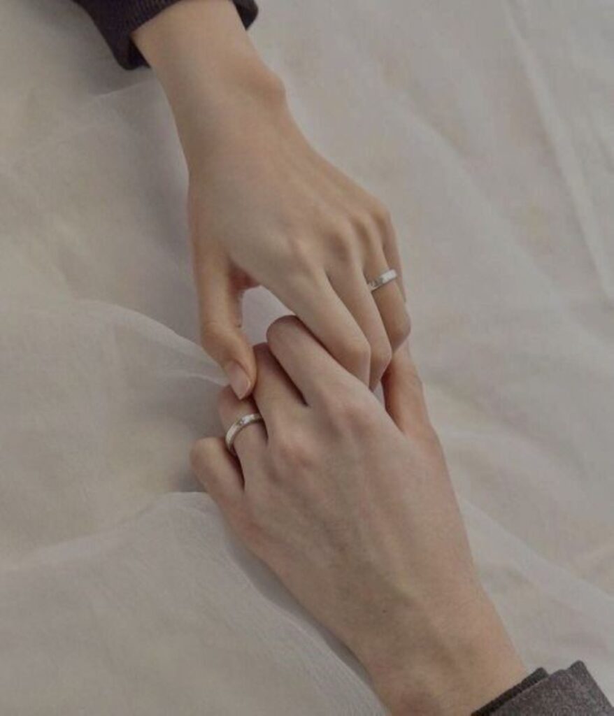 【夫婦の始まり】****軽井沢の特別な場所で、一生に一度の結婚式を。全面ガラス張りのチャペルで交わした誓いは、この先ずっとふたりの宝物。心温まるリゾートで愛を育んで。