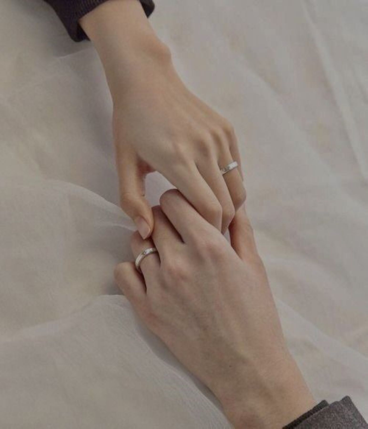 【夫婦の始まり】****軽井沢の特別な場所で、一生に一度の結婚式を。全面ガラス張りのチャペルで交わした誓いは、この先ずっとふたりの宝物。心温まるリゾートで愛を育んで。