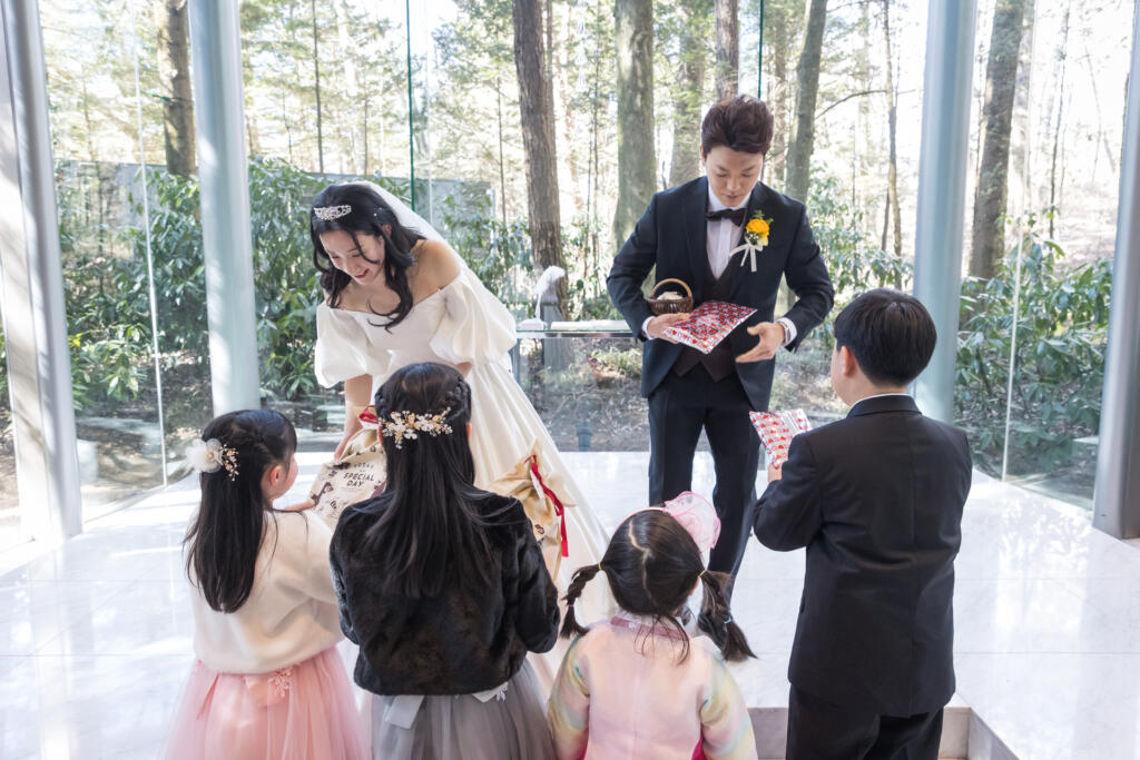 可愛い【リングボーイ&ガール】に感謝を込めてプレゼントを。軽井沢での親族中心のアットホームな結婚式。