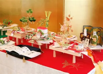 軽井沢で格式高い結納式を。伝統的な結納品を飾り、両家の絆を深める大切な儀式を執り行い、新たな門出をお祝いします。