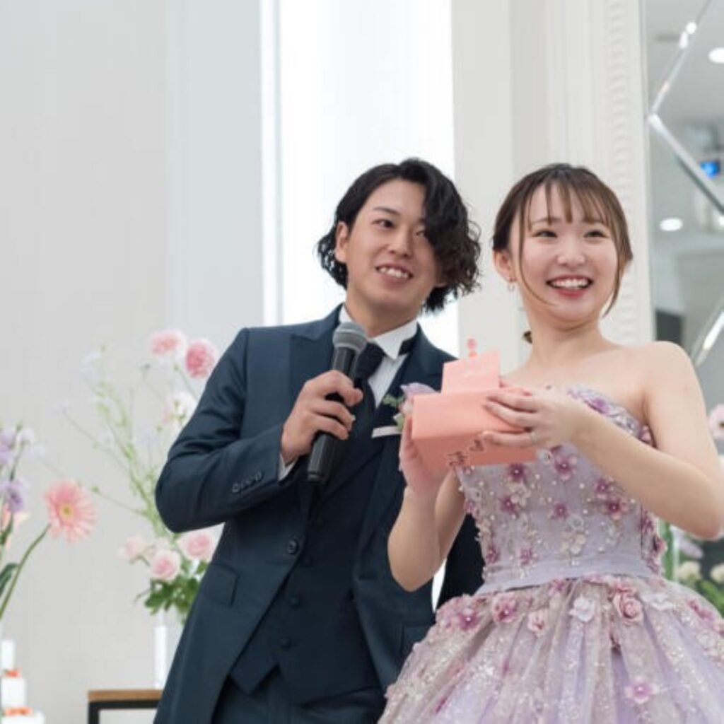 ゲスト参加型の楽しい演出でパーティは最高潮!貸切邸宅だからこそ、お二人らしい自由な企画が実現できます。軽井沢で笑顔が絶えないアットホームな一日を。