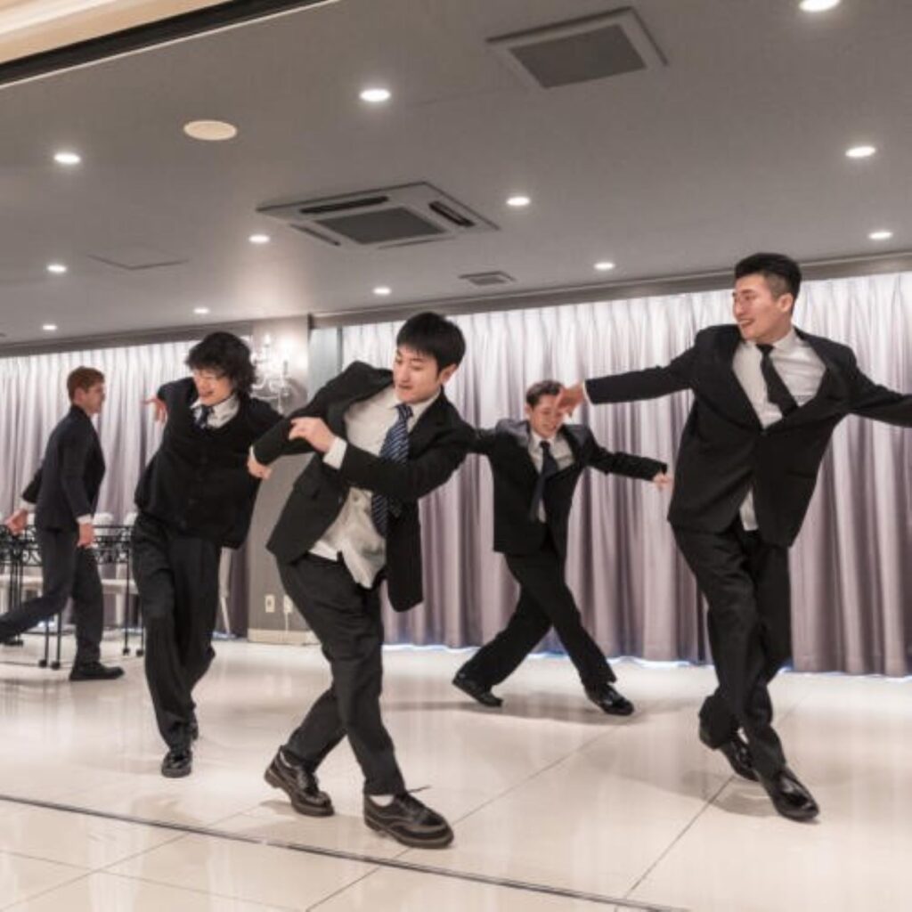 アクロバティックなダンスパフォーマンスに感動!笑顔が絶えないアットホームな軽井沢ウェディング。