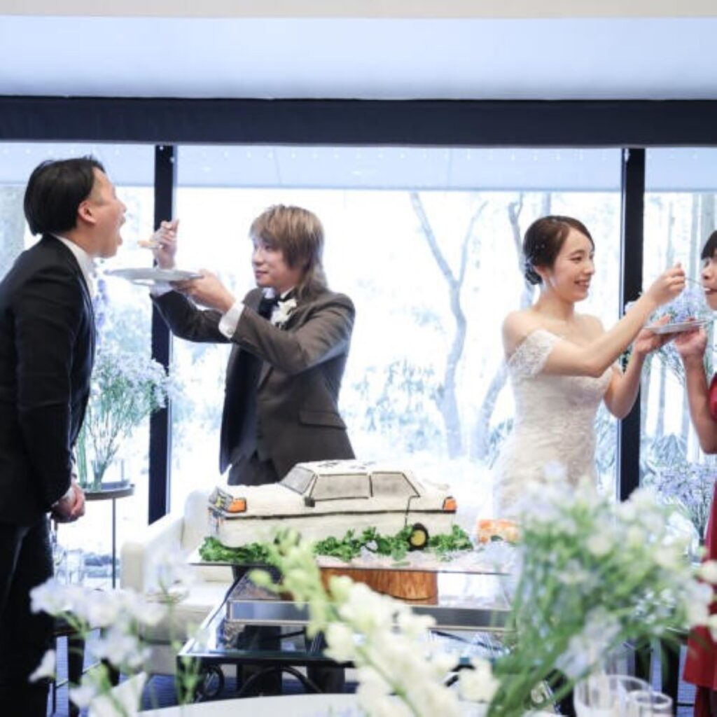 和婚にも映えるちらし寿司バイト!豪華なちらし寿司に愛情を込めてファーストバイト。軽井沢の貸切邸宅で叶えるユニークな和風演出。