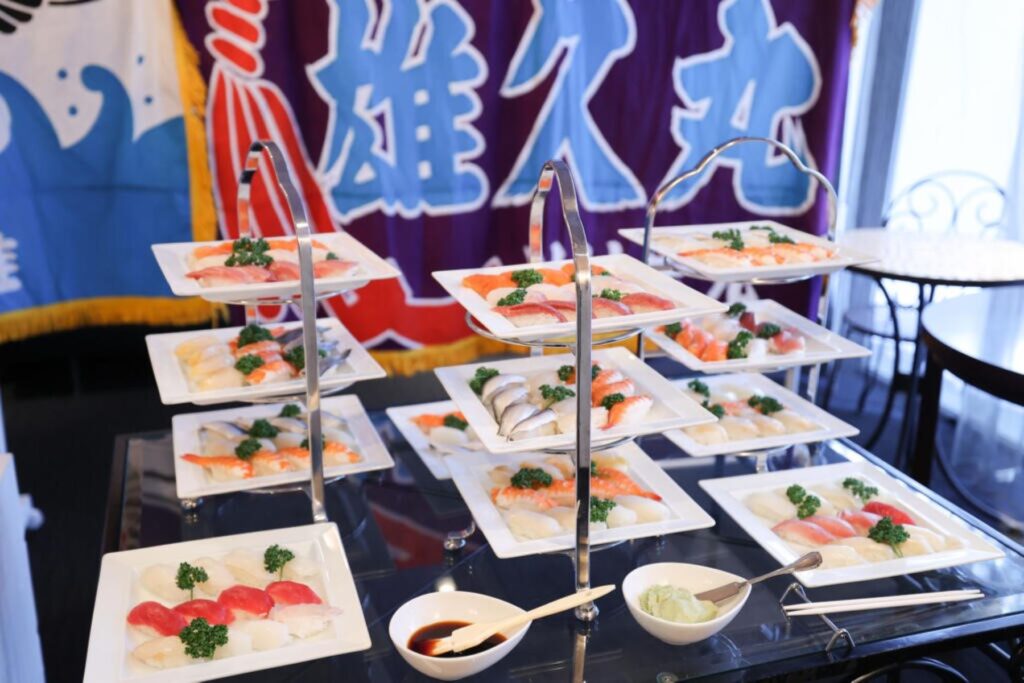 和と洋の美味しいコラボレーション!ビュッフェスタイルでゲストも会話を楽しみながら食事を。自由なアットホームウェディングに。