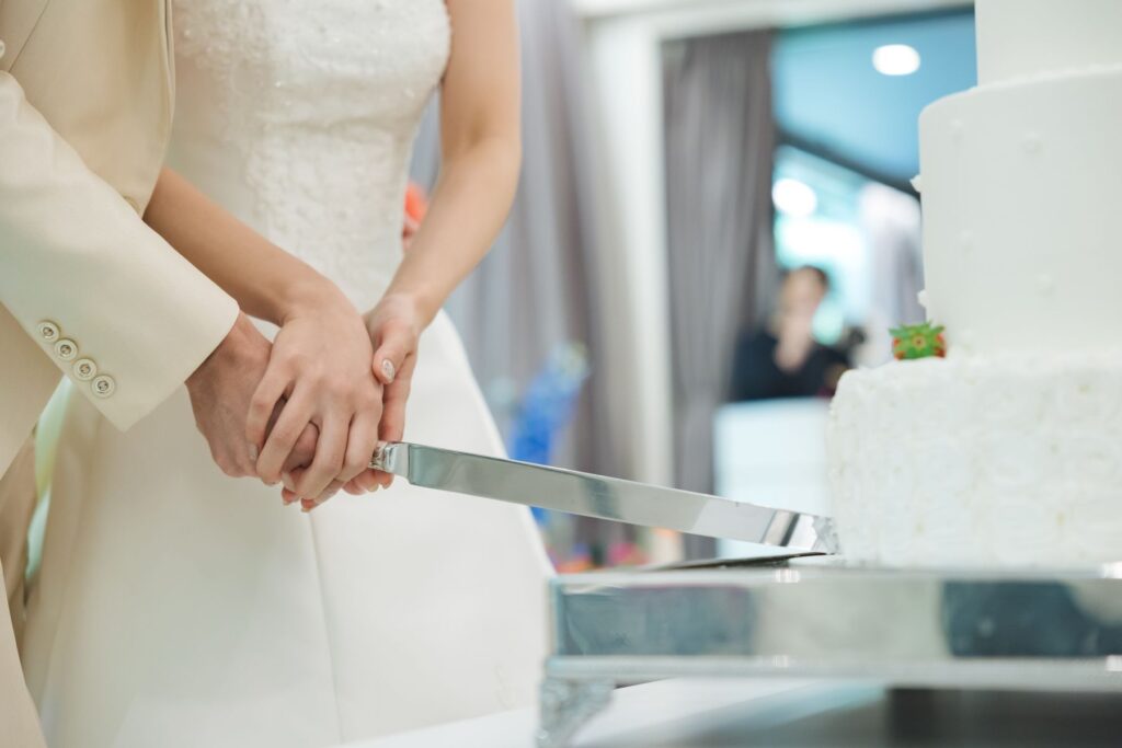 ウェディングケーキは披露宴の顔。軽井沢のパティシエがお二人の想いを形にするオリジナルケーキで感動を演出します。