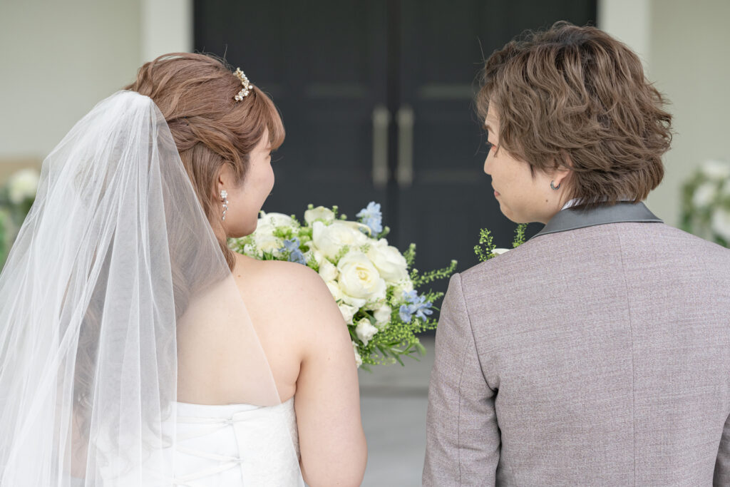 眩しい花嫁様の笑顔が印象的。ファーストミートで心を通わせる感動の結婚式。ロマンチックな軽井沢のウェディングが叶います。