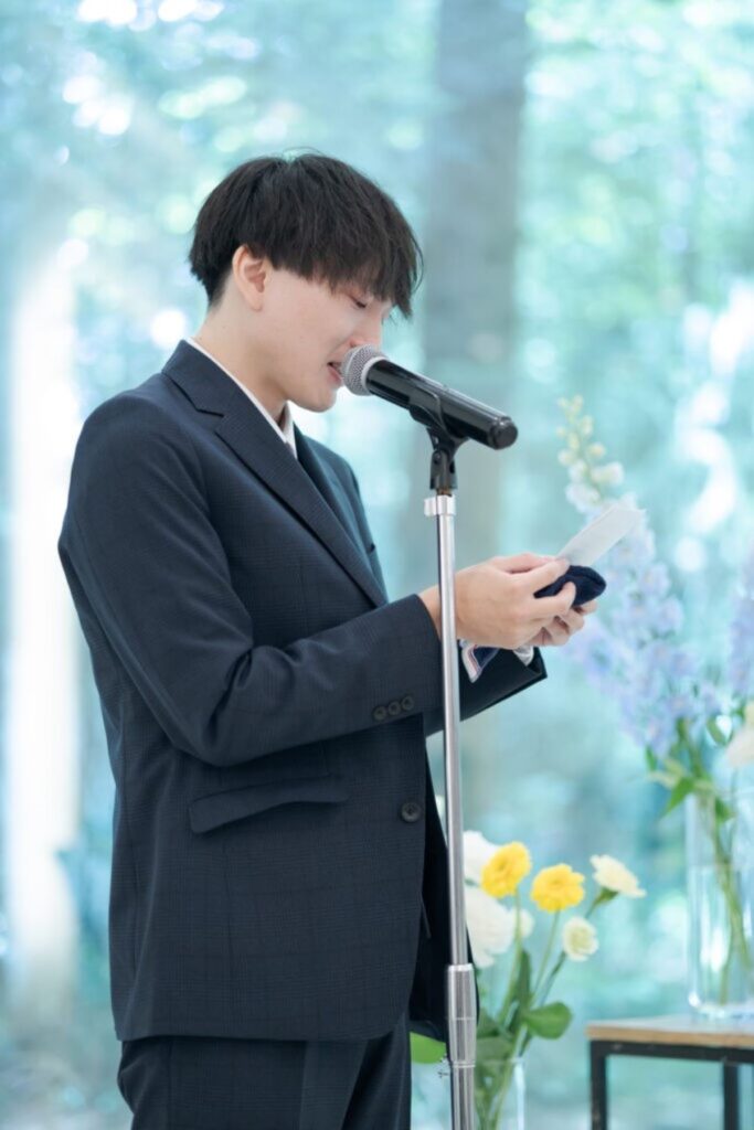 【幸せの笑顔】ゲストへの感謝が溢れる感動の瞬間。軽井沢の貸切邸宅で、大切な人と心温まる時間を。リゾートウェディングならではの贅沢なおもてなしを叶えます。