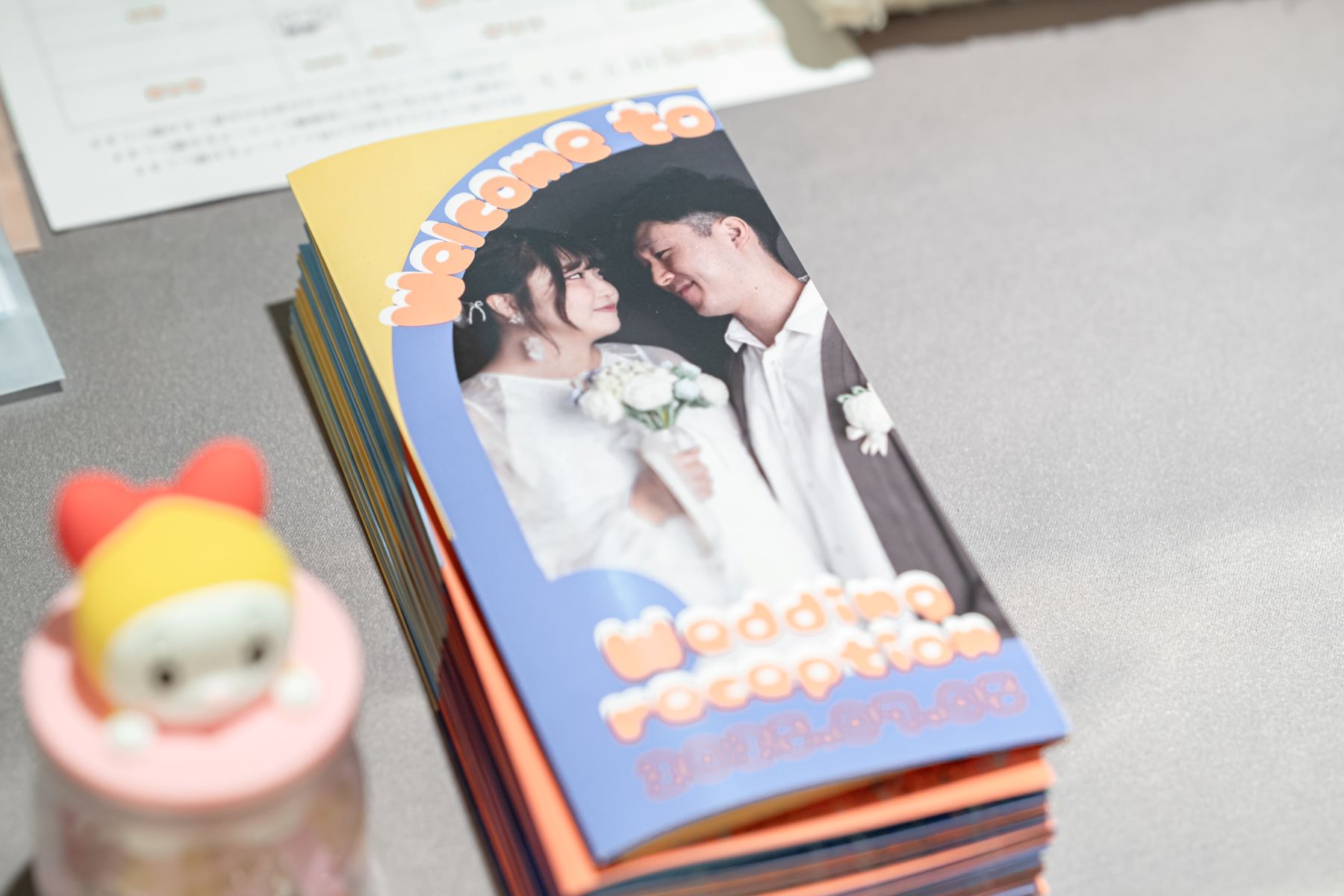 ゲストの期待が高まる、デザインにこだわったオリジナル席次表。おふたりの想いを形にするペーパーアイテムも、アネーリ軽井沢がお手伝いします。