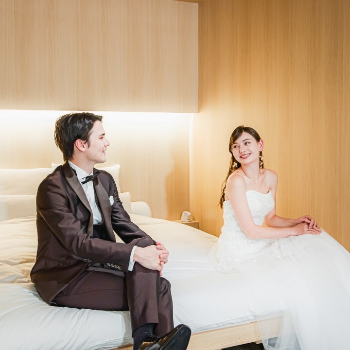 結婚式当日は、お二人だけの特別なプライベート空間で。アネーリ軽井沢は宿泊も可能な貸切邸宅です。挙式前後の時間もゆったりと寛ぎながら、心に残る一日をお過ごしください。