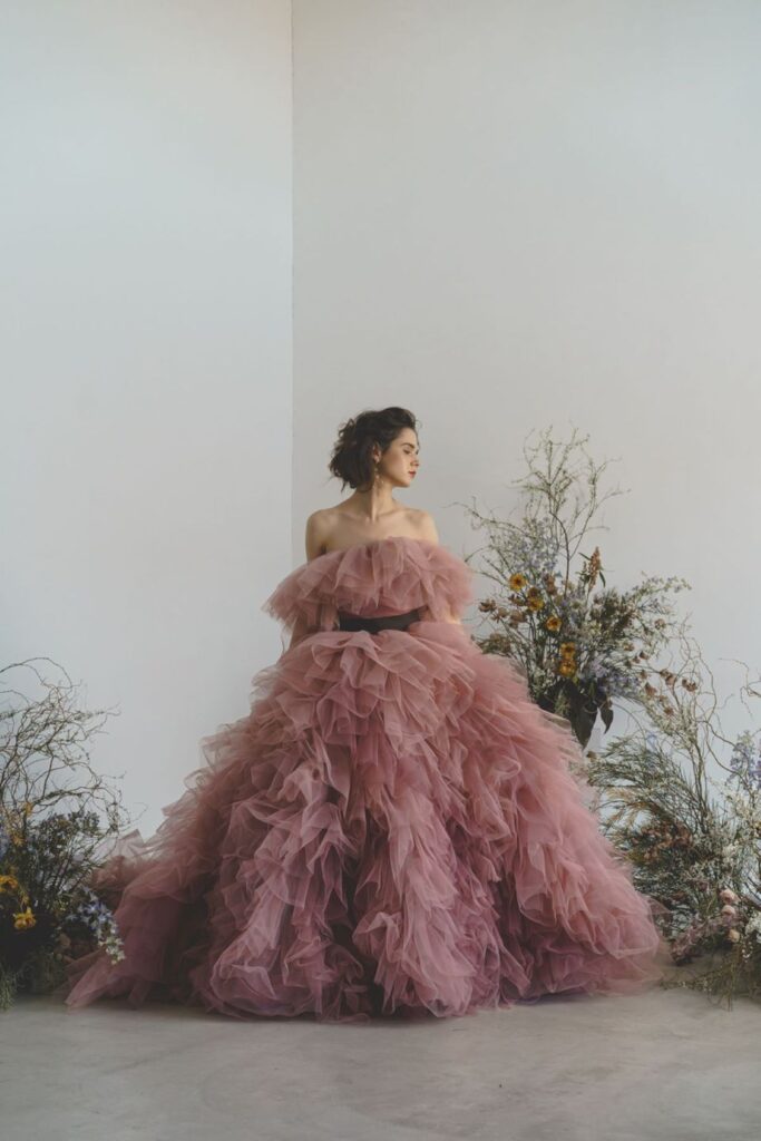 軽井沢に映えるカラードレス