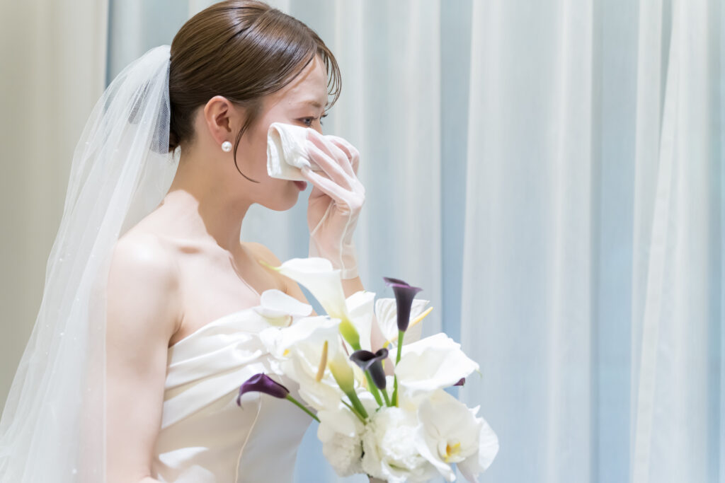 花嫁の手紙、それは感謝の気持ちを伝える特別な時間。感動の涙が溢れる瞬間も、アネーリ軽井沢のスタッフが寄り添います。ブライダルフェアで当日をイメージして。