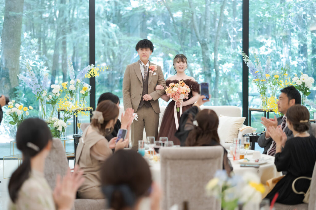 緑あふれる開放的な会場で、ゲストの祝福に満ちた特別な時間を。笑顔と感動が響き合うアットホームなパーティを。