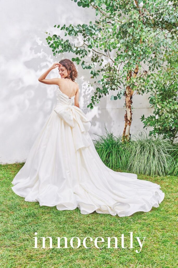 軽井沢の自然に映えるウェディングドレス