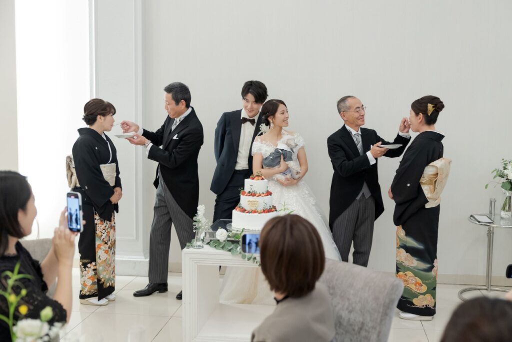 【夫婦の誓い】私たちを見守る両親から愛情のお手本バイト。軽井沢リゾートウェディングは、感謝と感動が溢れるアットホームな時間を創り上げます。