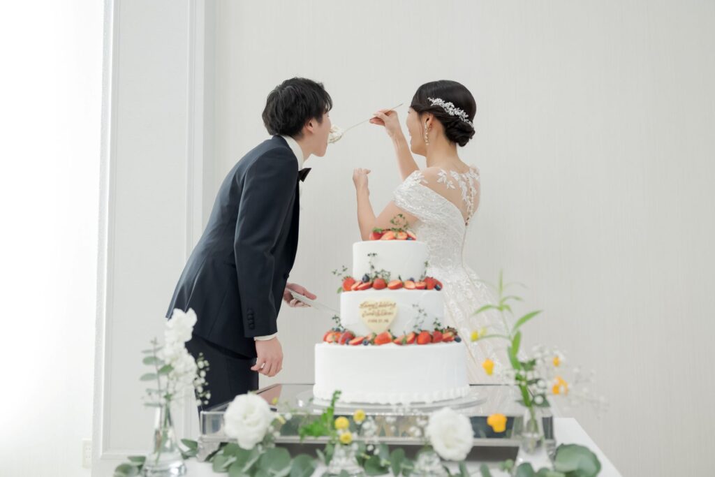 【愛のファーストバイト】「一生美味しいものを作るね」「一生食べるものに困らせないよ」笑顔溢れる甘い誓い。軽井沢の貸切邸宅で心温まるパーティーを。
