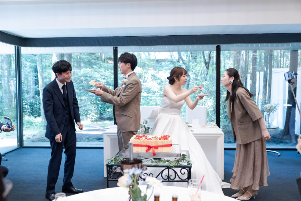大切なご友人へサンクスバイト!感謝の気持ちを伝える演出も自由自在。軽井沢ウエディングで、お二人らしいオリジナルパーティーを叶えます。