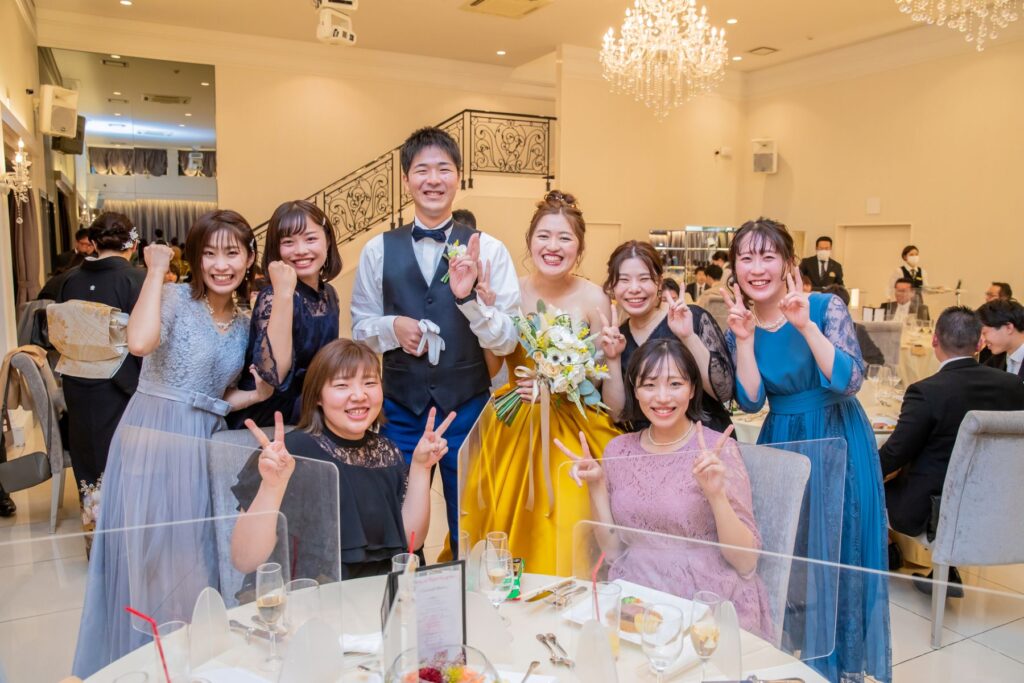 テーブルラウンドはゲストと親睦を深める大切な時間。軽井沢の貸切会場で、ゆったりと全てのテーブルを巡りましょう。