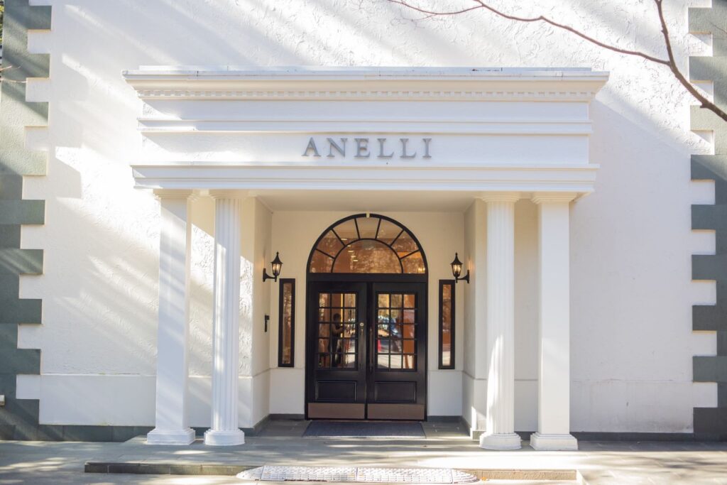 プロポーズのタイミングは二人の記念日や誕生日が最適。予定調整など、事前の準備を抜かりなく。