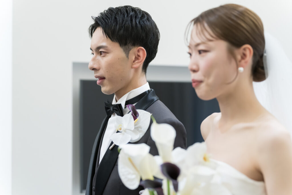 両親へ向け、しっかりと感謝の気持ちを伝える新郎。結婚式は、家族の想いを確認し合う大切な場です。アネーリ軽井沢で絆を深める一日に。