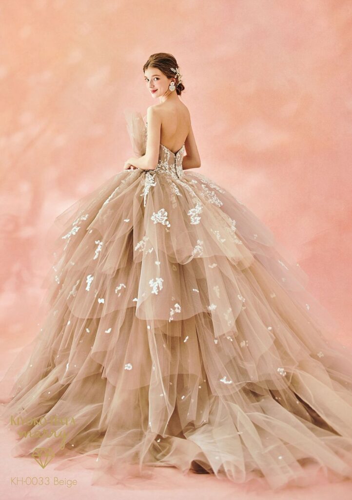 軽井沢の自然に調和するウェディングドレス