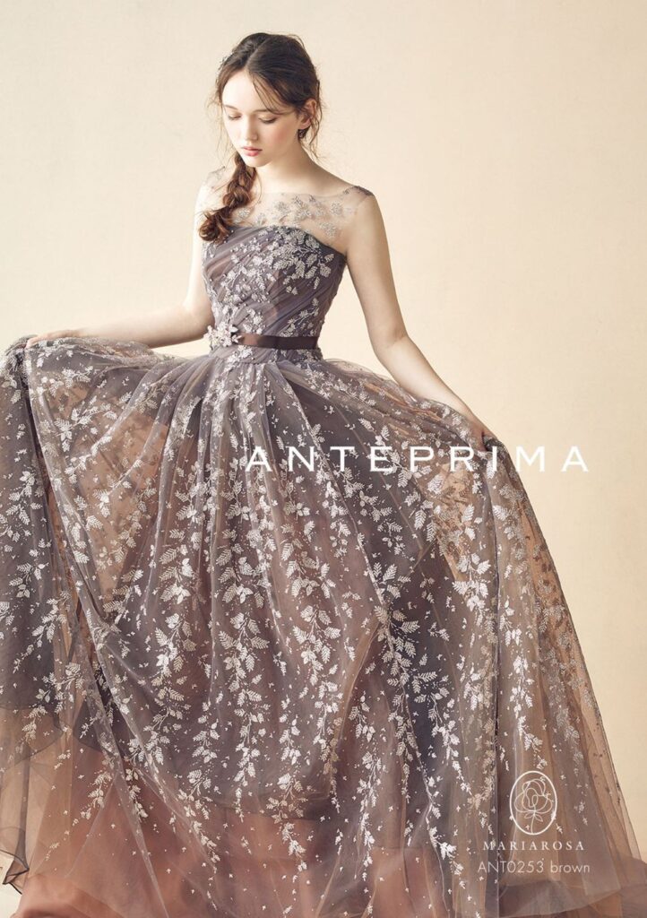 軽井沢に映えるカラードレス