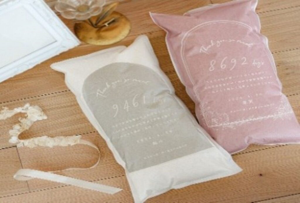 「ありがとう」を込めて選ぶ両親贈呈品。季節やテーマカラーに合わせた花束は、軽井沢ウェディングに欠かせない感動の記念品です。