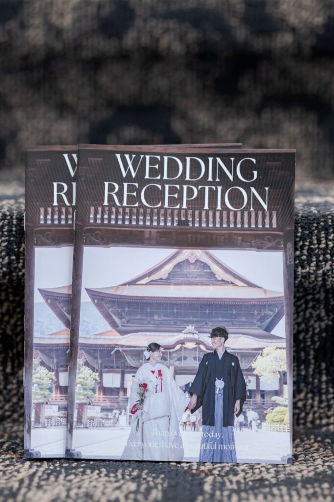 花嫁DIYで創り上げるプロフィールブックは、お二人の物語を伝える大切なアイテム。軽井沢での結婚式に合わせ、前撮り写真を使い、ゲストの期待が高まるおもてなしに。