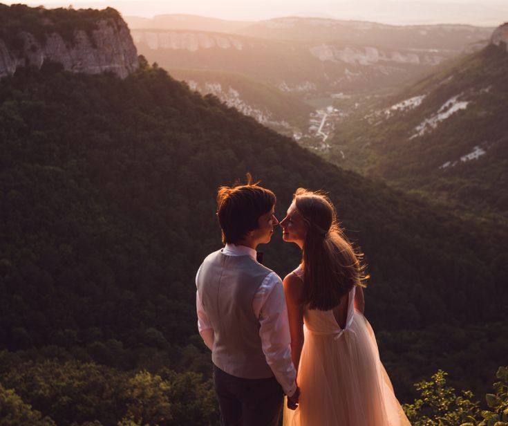 海外挙式は少人数に最適。軽井沢の貸切ゲストハウスも、アットホームな雰囲気で親族・友人と絆を深めるのに最適です。