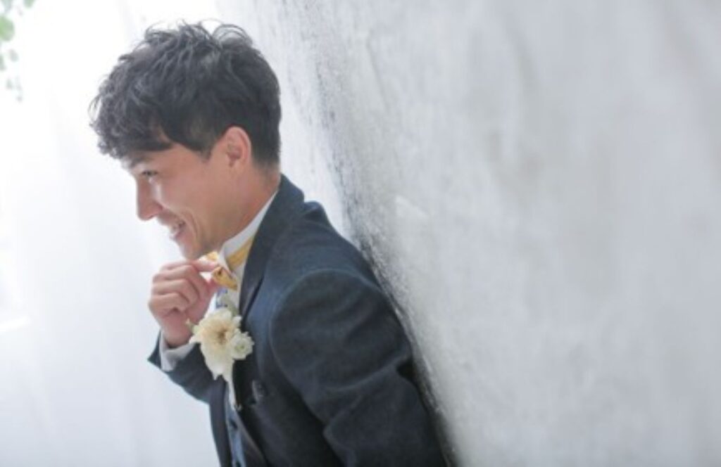 人生の主役は、もちろんおふたり。ドレス姿の花嫁様を隣でエスコートする新郎様にも、最高の輝きを。