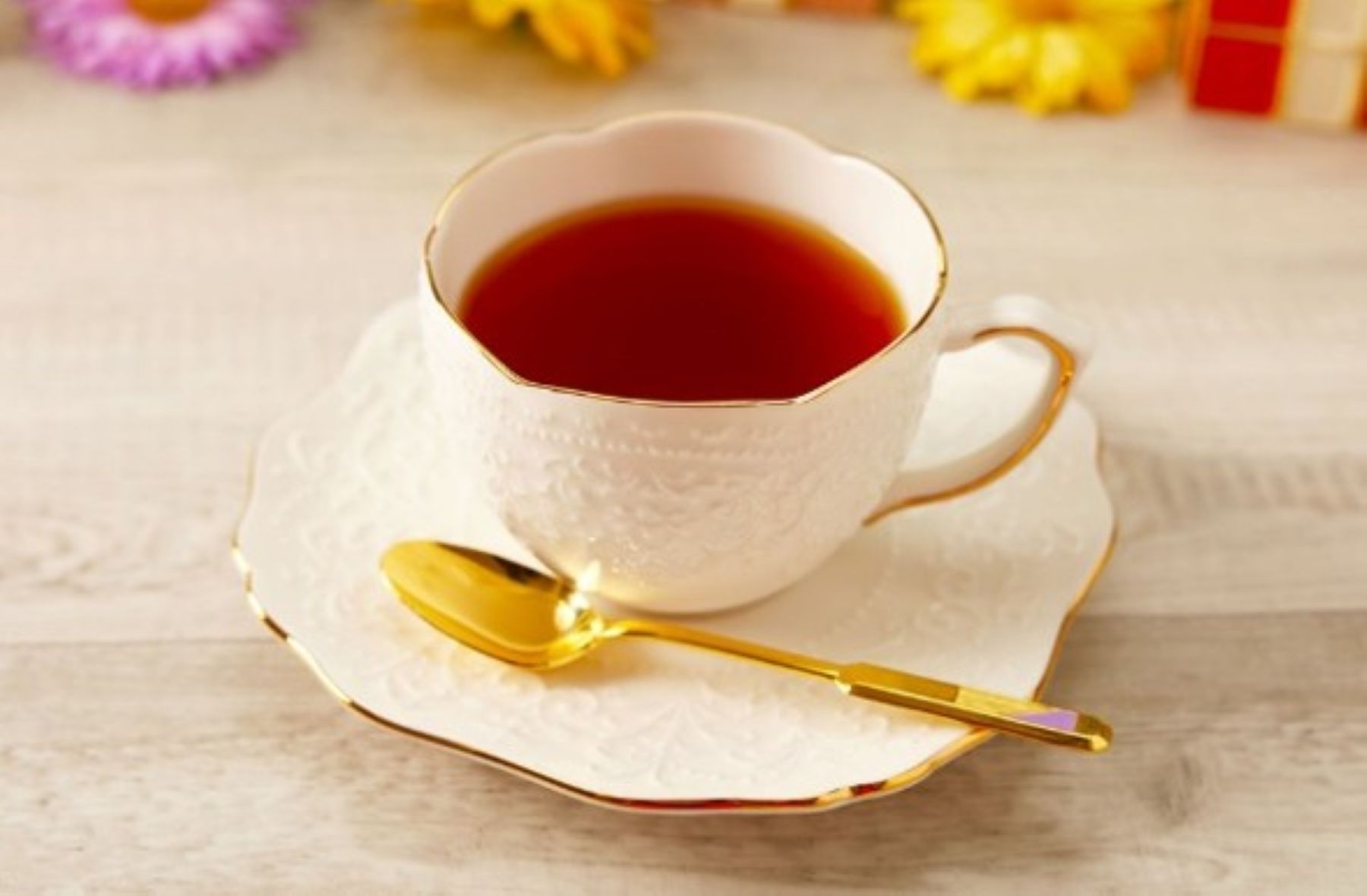 ティータイムを優雅に彩る紅茶ギフトは、感謝を伝える引出物に最適。軽井沢の高原で過ごすひとときのように、ゲストにゆったりとした時間をお届けします。引出物の選び方や紅茶の魅力をご紹介。