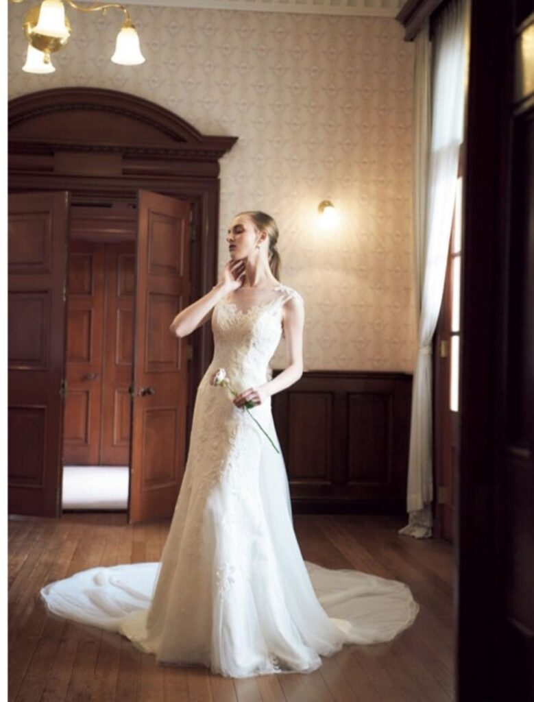 アネーリ軽井沢の二次会は、ゲストと楽しむ時間を最優先！動きやすく、着心地の良いドレスを選び、疲れない工夫で、最高の笑顔をキープしましょう。