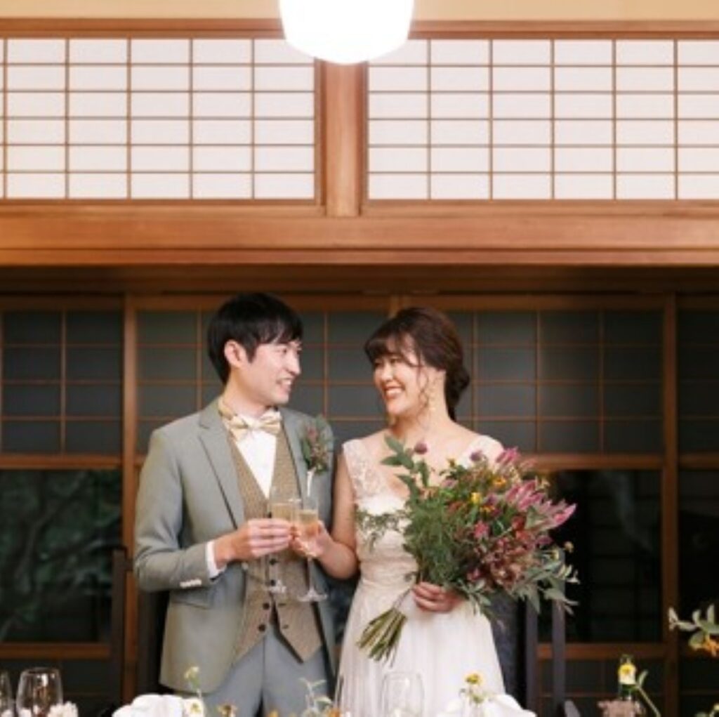 和の趣と温もりに包まれたアネーリ軽井沢。自然光が差し込む空間で、心温まる結婚式を。笑顔と感謝があふれる特別な一日をお届けします。