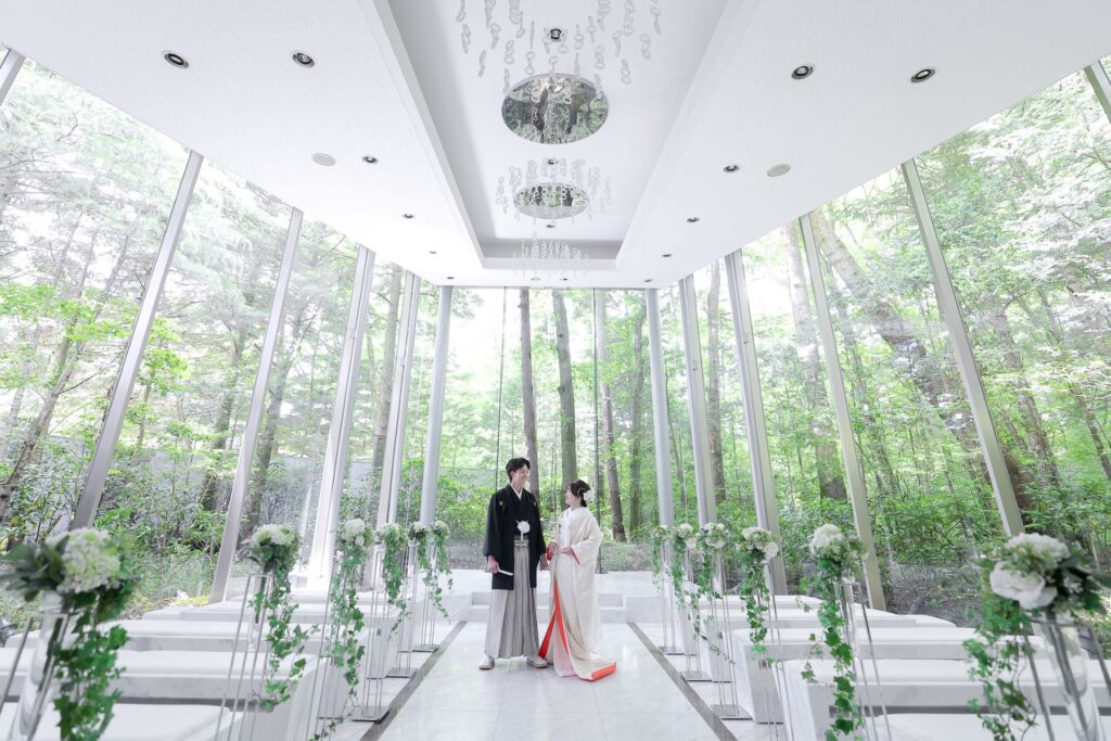 チャペル装花が、清らかな誓いのシーンをより印象的に演出。シンプルで洗練されたデザインが、家族婚にもふさわしい上質な空間を叶えます。