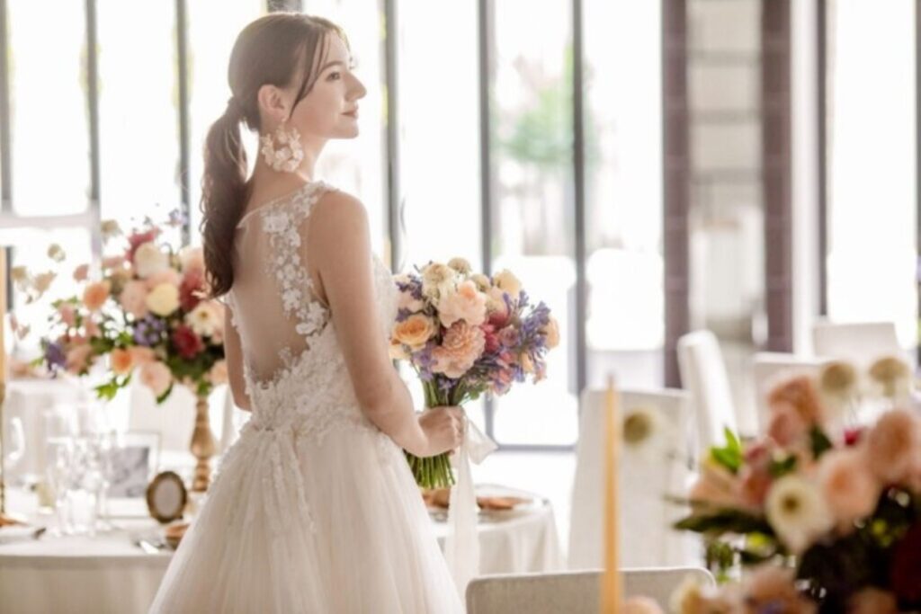 当日の輝きを左右するブライダルメイク。アネーリ軽井沢のプロが、リハーサルの重要性や肌荒れ対策など、後悔しないための注意点を伝授します。写真映えも考慮した、お二人らしい美しさを叶えましょう。