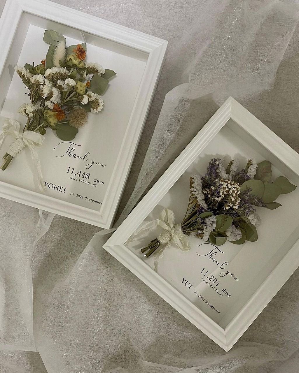 生まれてから今日までの日数を記した「子育て感謝状」。ドライフラワーをあしらったお洒落なデザインは、アネーリ軽井沢のナチュラルな空間にも美しく映えます。ご両親へ感謝を形にする、世界に一つだけの記念品で感動の演出を。