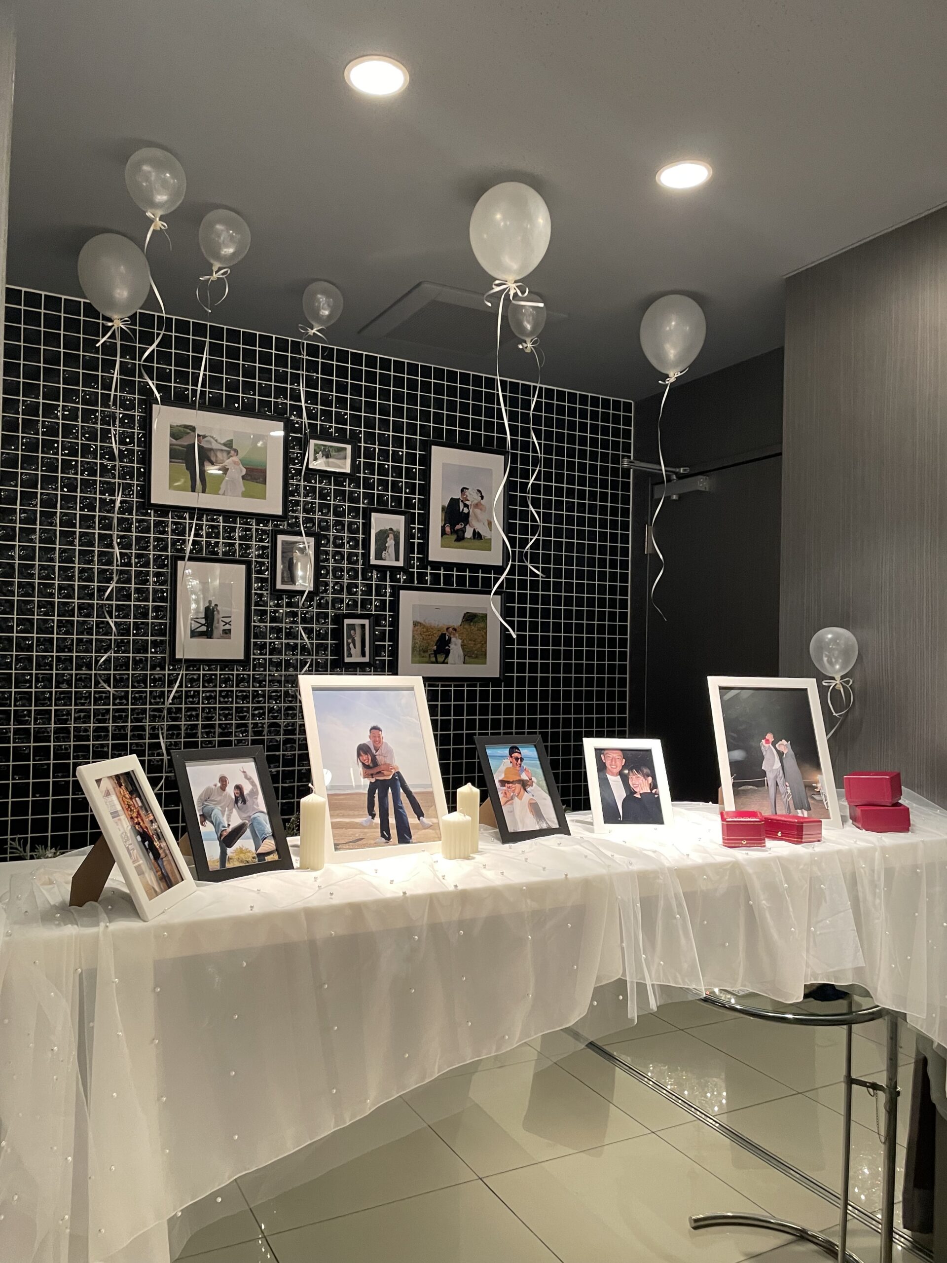 ゲストを最初に出迎えるウェルカムスペース。なぜ飾るようになったのか、その歴史や意味を紐解きます。アネーリ軽井沢では、お二人の軌跡を辿る写真やバルーンで、感謝が伝わる空間作りをプロデュース。