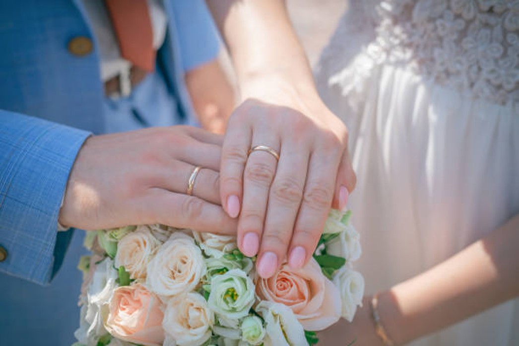結婚10周年を過ぎ、さらに絆を深める記念日の祝い方をご紹介。アネーリ軽井沢では、60年目まで続くおふたりの歴史を祝う特別なプランをご用意しております。これまで歩んできた感謝を伝え、新たな思い出を刻む一日に。