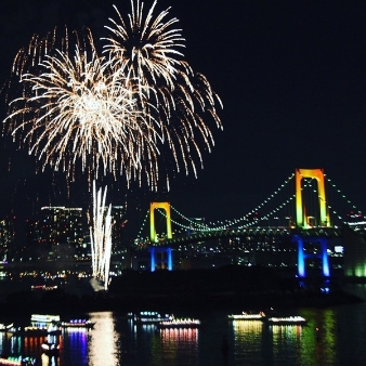 12月は毎週花火が上がります！