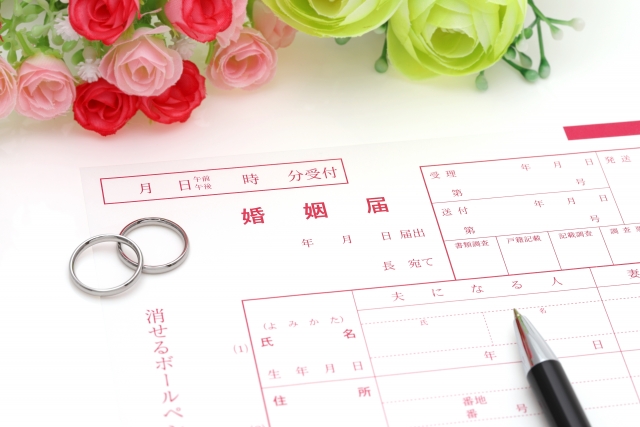 婚姻届はどこで手に入る?婚姻届の入手先について