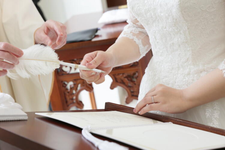 婚姻届の証人の選び方