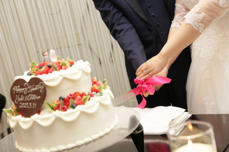 ケーキ入刀に込められた意味とは…