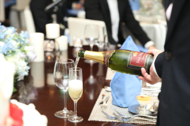 お呼ばれも招待も完璧！結婚式コース料理のテーブルマナー