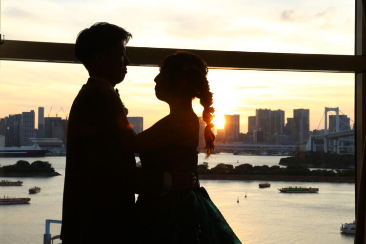 海とロケーションが祝福するおふたりらしさ満載の笑顔あふれる一日