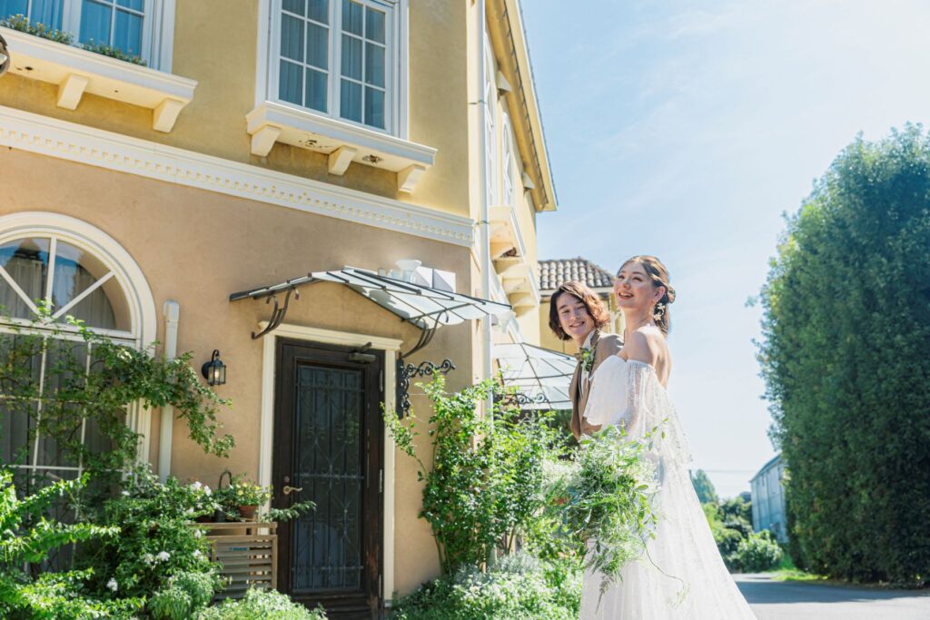 さいたま市のリゾートエントランス！ 温かい笑顔でゲストを迎える南欧風ウェディング。