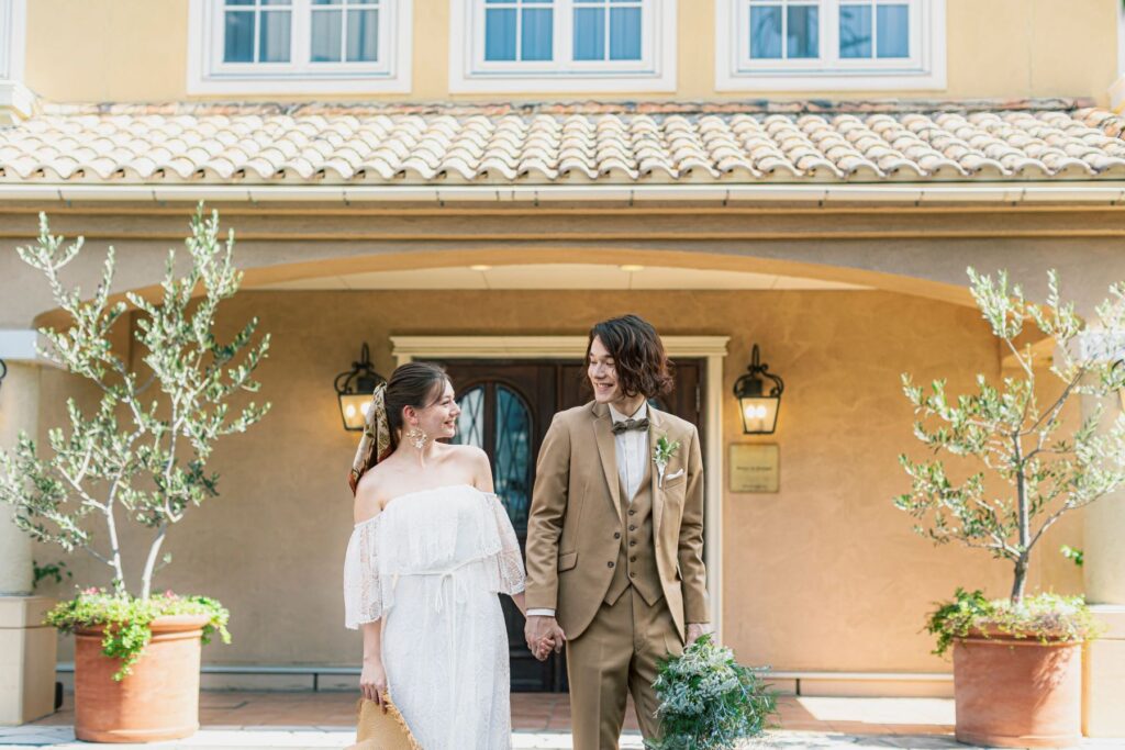 さいたま市のリゾートエントランス！ 温かい笑顔でゲストを迎える南欧風ウェディング。